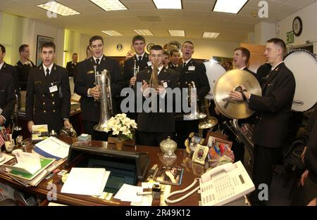 US Navy U.S.A. Gordon S. Holder, direttore del personale congiunto della logistica, nel Pentagono durante un rally di Go Navy, Beat Army Pep Foto Stock