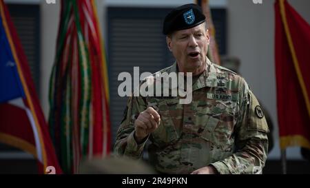 STATI UNITI Briga della Riserva dell'esercito. Il generale Eric Folkestad, vice comandante Generale 81st Divisione di preparazione, ha tenuto le sue osservazioni alla cerimonia di taglio del nastro del Centro di Aguadilla Army Reserve, 22,2023 gennaio a Porto Rico. Foto Stock