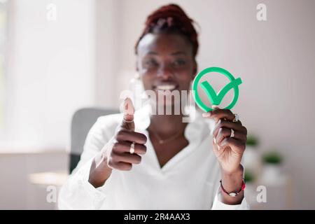 Risposta corretta legittima - segno di spunta verde appropriato Foto Stock