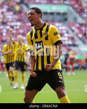 Torschütze 9 von Borussia Dortmund , Zum 2:0 Jubel FC Augsburg vs Borussia Dortmund Fussball Bundesliga Saison 2022/2023 33. Spieltag WWK Arena 21.05.2023 © diebilderwelt / Alamy Stock Foto Stock