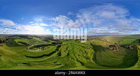 Una splendida vista aerea del terreno montuoso Foto Stock