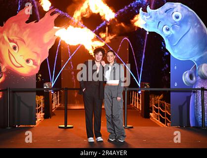 Cannes, Francia. 27th maggio, 2023. Cannes, Francia. 26th maggio 2023 Vincent Lacoste e Adele Exarchopoulos hanno partecipato alla fotocall for Elemental durante il Festival del Cinema di Cannes 76th a Cannes, in Francia, parte del Festival del Cinema di Cannes 76th. Credit: Doug Peters/Alamy Live News Foto Stock