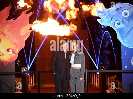 Cannes, Francia. 27th maggio, 2023. Cannes, Francia. 26th maggio 2023 Vincent Lacoste e Adele Exarchopoulos hanno partecipato alla fotocall for Elemental durante il Festival del Cinema di Cannes 76th a Cannes, in Francia, parte del Festival del Cinema di Cannes 76th. Credit: Doug Peters/Alamy Live News Foto Stock