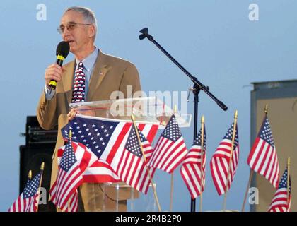 US Navy il Segretario della Marina, l'onorevole Gordon Inghilterra, parla all'operazione War Heroes. Foto Stock