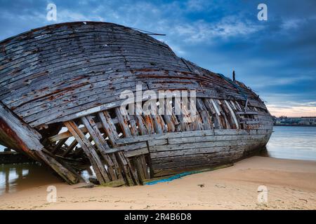 Magouer nave cimitero sul fiume Etel, esposizione lunga, Plouhinec, Bretagna, Francia Foto Stock