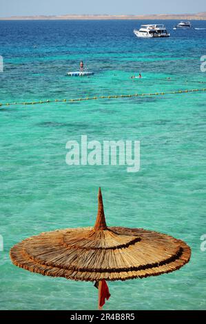 Il modulo visualizza il mare spiaggia durante le calde giornate estive Foto Stock