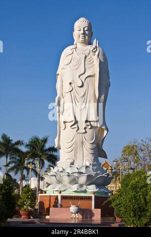 Statua del Buddha, Vinh Trang Pagoda, My Tho, Delta del Mekong, Vietnam Foto Stock