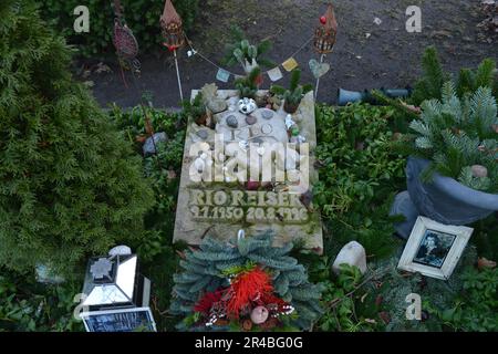 Tomba di Rio Reiser, San Cimitero di Matthew, Gravestone, Old St Matthew's Churchyard Berlin, Berlin-Schoeneberg, Berlin, Germany Foto Stock