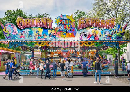 Giostra per bambini, mercato dell'Ascensione, Kempten, Allgaeu, Baviera, Germania Foto Stock