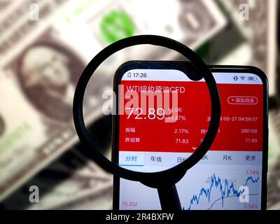 SUQIAN, CINA - 27 MAGGIO 2023 - illustrazione: US WTI Crude Oil Futures, Suqian, provincia di Jiangsu, Cina, maggio 27, 2023. Foto Stock