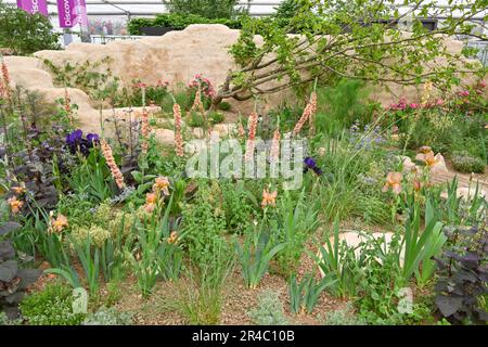 Londra, Regno Unito. 27th maggio, 2023. Chelsea, Londra, Regno Unito il 27 2023 maggio. Il Choose Love Garden 'ispirato dalle rotte di migrazione dei rifugiati attraverso l'Europa' al RHS Chelsea Flower Show presso il Royal Hospital Chelsea, Londra, Regno Unito il 27 2023 maggio. Credit: Francis Knight/Alamy Live News Foto Stock