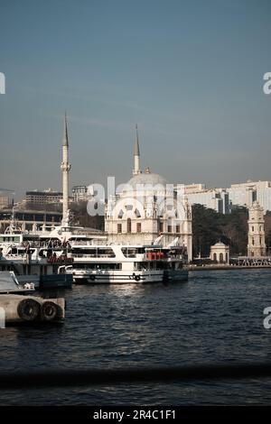Una vista mozzafiato dello stretto del Bosforo a Istanbul, Turchia Foto Stock