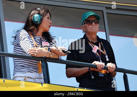 Monaco, Monte Carlo. 27th maggio, 2023. (L a R): Catherine Zeta-Jones (GBR) attrice con suo marito Michael Douglas (USA) attore. 27.05.2023. Campionato del mondo Formula 1, Rd 7, Gran Premio di Monaco, Monte Carlo, Monaco, Giornata di qualificazione. Il credito fotografico dovrebbe essere: XPB/immagini dell'Associazione Stampa. Credit: XPB Images Ltd/Alamy Live News Foto Stock