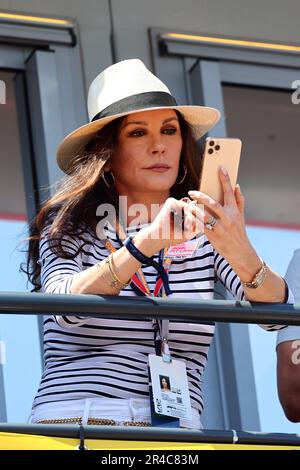 Monaco, Monte Carlo. 27th maggio, 2023. Catherine Zeta-Jones (GBR) attrice. 27.05.2023. Campionato del mondo Formula 1, Rd 7, Gran Premio di Monaco, Monte Carlo, Monaco, Giornata di qualificazione. Il credito fotografico dovrebbe essere: XPB/immagini dell'Associazione Stampa. Credit: XPB Images Ltd/Alamy Live News Foto Stock