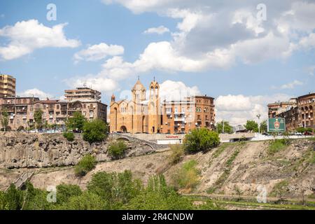 Chiesa Vicariale di San Sargis. Cattedrale di Erevan, Armenia, costruita nel 1842, sulla riva sinistra del fiume Hrazdan nel Kentron Distric di Erevan Foto Stock