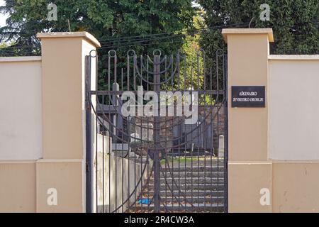 Belgrado, Serbia - 5 ottobre 2020: Porta d'ingresso al vecchio cimitero ebraico di ashkenazi nella capitale Foto Stock