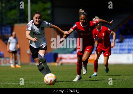 REGNO UNITO. 27th maggio, 2023. Liverpool, Inghilterra, 27th 2023 maggio: Taylor Hinds (12 Liverpool) e Ona Batlle (2 Manchester United) combattono per la palla durante la partita di football della fa Womens Super League tra Liverpool e Manchester United al Prenton Park di Liverpool, Inghilterra. (James Whitehead/SPP) Credit: SPP Sport Press Photo. /Alamy Live News Foto Stock