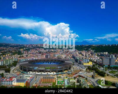 Napoli, Napoli, ITALIA. 27th maggio, 2023. 27/05/2023 Napoli, vista panoramica dall'alto di varie zone di Napoli.nella foto: Stadio Diego Armando Maradona con vista sul Vesuvio (Credit Image: © Fabio Sasso/ZUMA Press Wire) SOLO PER USO EDITORIALE! Non per USO commerciale! Foto Stock