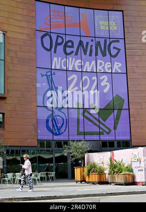 Bristol Beacon, formalmente conosciuto come Colston Hall, davanti all'esterno prima dell'apertura dopo la ristrutturazione Foto Stock