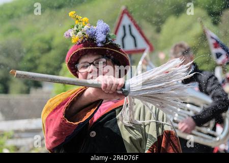 Randwick WAP, un cotswold villaggi tradizionale celebration di spring.A piccolo villaggio vicino Stroud. Foto Stock