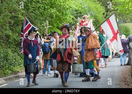 Randwick WAP, un cotswold villaggi tradizionale celebration di spring.A piccolo villaggio vicino Stroud. Foto Stock