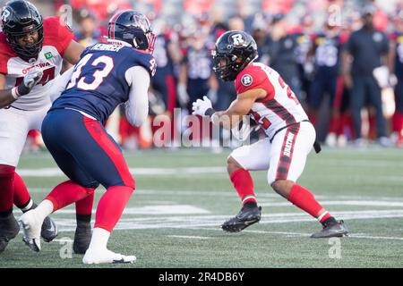 Ottawa, Canada. 26th maggio, 2023. I Redneri di Ottawa che corrono indietro Jackson Bennett (22) corrono con la palla durante il gioco di preason CFL tra Montreal Alouettes e Ottawa Redneri tenutosi al TD Place Stadium di Ottawa, Canada. Daniel Lea/CSM/Alamy Live News Foto Stock