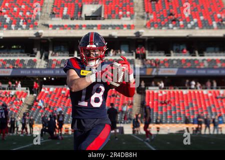 Ottawa, Canada. 26th maggio, 2023. Montreal Alouettes sicurezza Zach Lindley (18) si riscalda prima del gioco di preaseason CFL tra Montreal Alouettes e Ottawa Redblacks tenutosi al TD Place Stadium di Ottawa, Canada. Daniel Lea/CSM/Alamy Live News Foto Stock