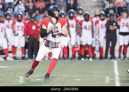 Ottawa, Canada. 26th maggio, 2023. Nick Arbuckle (9) sembra passare durante il gioco di preason CFL tra Montreal Alouettes e Ottawa Redblacks tenutosi al TD Place Stadium di Ottawa, Canada. Daniel Lea/CSM/Alamy Live News Foto Stock