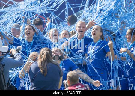 Reading, Regno Unito. 27th maggio, 2023. Reading, Inghilterra, 27th 2023 maggio: Chelsea festeggia la vittoria del titolo WSL dopo il gioco di Barclays fa Womens Super League tra Reading e Chelsea al Select Car Leasing Stadium, Reading. (Tom Phillips/SPP) credito: SPP Sport Press Photo. /Alamy Live News Foto Stock