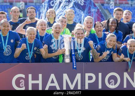 Reading, Regno Unito. 27th maggio, 2023. Reading, Inghilterra, 27th 2023 maggio: Chelsea festeggia la vittoria del titolo WSL dopo il gioco di Barclays fa Womens Super League tra Reading e Chelsea al Select Car Leasing Stadium, Reading. (Tom Phillips/SPP) credito: SPP Sport Press Photo. /Alamy Live News Foto Stock