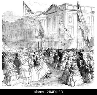 Fancy Bazaar presso la Wellington Barracks, St James's-Park, 1856. Raccolta fondi a Londra. «Il comitato delle Signore che negli ultimi due anni è stato occupato nell'encomiabile compito di assistere e di fornire occupazione alle mogli e ai figli dei Guardsmen in servizio all'estero in Oriente, avendo constatato che un asilo e una scuola materna erano molto necessarie, In cui i bambini più piccoli della Brigata delle Guardie potrebbero essere tenuti e istruiti durante l'assenza quotidiana delle loro madri sul lavoro, è stato aperto un abbonamento per realizzare quell'oggetto... una grande fiera di fantasia si è tenuta dentro Foto Stock