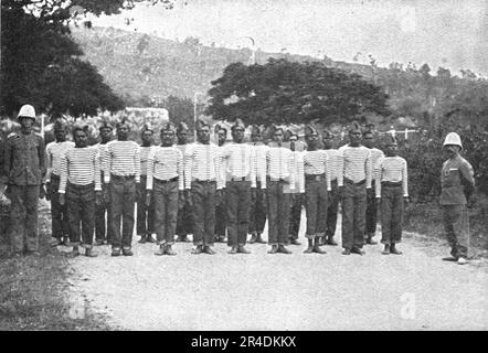 ''Nos recrues de trois parties du monde; en Oceanie: les premiers tiailleurs indienes des iles du Pacifique en tenue de travail et en tenue de sortie', 1916. From "l'Album de la Guerre 1914-1919, Volume i" [l'Illustration, Paris, 1924]. Foto Stock