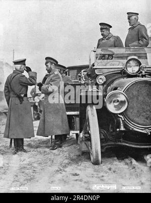 ''Les Revers Russes; une visite du Tsar a ses armees', 1915. From "l'Album de la Guerre 1914-1919: Volume i" [l'Illustration, Paris, 1926]. Foto Stock