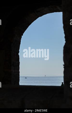 Mare Adriatico in un arco Foto Stock