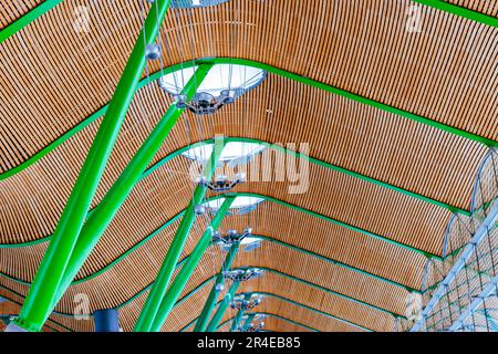 Terminal 4 Madrid-Barajas. Aeroporto Adolfo Suárez Madrid-Barajas. L'aeroporto Adolfo Suárez Madrid–Barajas, comunemente noto come aeroporto Madrid–Barajas, è il Foto Stock