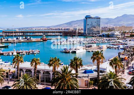 Vista panoramica sul porto. Melilla, Ciudad Autónoma de Melilla, Spagna, África, UE. Foto Stock