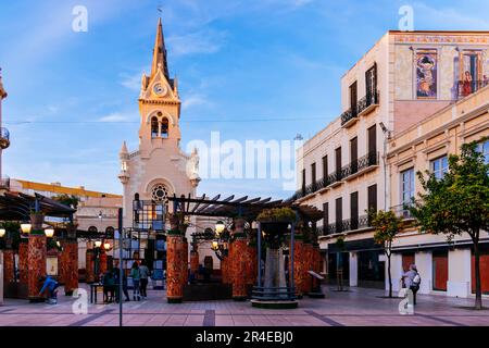 Plaza Menéndez Pelayo, che mette in evidenza la Chiesa del Sacro cuore. Melilla, Ciudad Autónoma de Melilla, Spagna, África, UE. Foto Stock