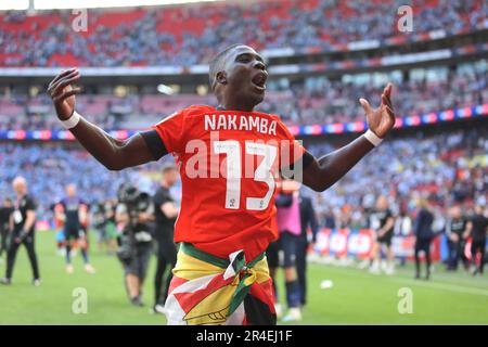 Londra, Regno Unito. 27th maggio, 2023. Luton Town festeggia dopo aver vinto il campionato EFL Sky Bet Play Off Final Match tra Coventry City e Luton Town al Wembley Stadium, Londra, Inghilterra il 27 maggio 2023. Foto di Joshua Smith. Solo per uso editoriale, licenza richiesta per uso commerciale. Non è utilizzabile nelle scommesse, nei giochi o nelle pubblicazioni di un singolo club/campionato/giocatore. Credit: UK Sports Pics Ltd/Alamy Live News Foto Stock