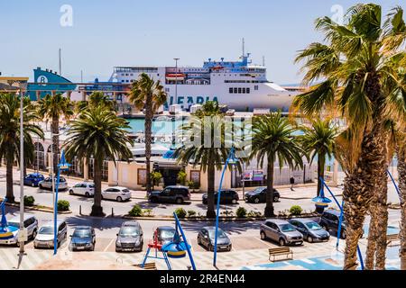 Traghetto ormeggiato al terminal passeggeri. Melilla, Ciudad Autónoma de Melilla, Spagna, África, UE Foto Stock