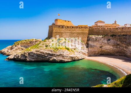 Cove e la spiaggia delle Galapagos sotto la scogliera. Melilla, Ciudad Autónoma de Melilla, Spagna, África, UE Foto Stock