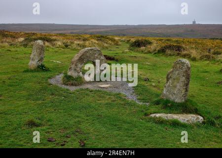 Uomini-un-Tol e mucche Foto Stock