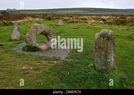 Uomini-un-Tol e mucche Foto Stock