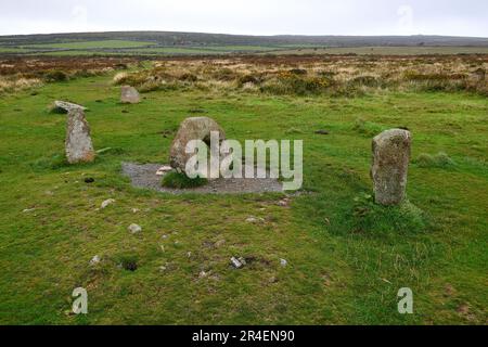 Uomini-un-Tol e mucche Foto Stock