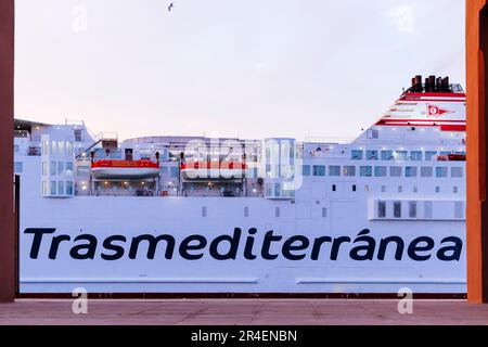 Traghetto Ciudad Autónoma de Melilla della compagnia Trasmediterranea ormeggiato al molo del porto di Melilla. Melilla, Ciudad Autónoma de Melilla, Spa Foto Stock