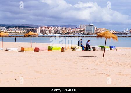 Spiaggia la Hípica. Spiaggia Bandiera Blu. L'iconica Bandiera Blu è uno dei premi volontari più riconosciuti al mondo per le spiagge. Melilla, Ciudad Autónoma de Foto Stock