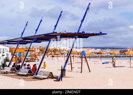 Servizi sulla spiaggia. Spiaggia la Hípica. Spiaggia Bandiera Blu. L'iconica Bandiera Blu è uno dei premi volontari più riconosciuti al mondo per le spiagge. Io Foto Stock