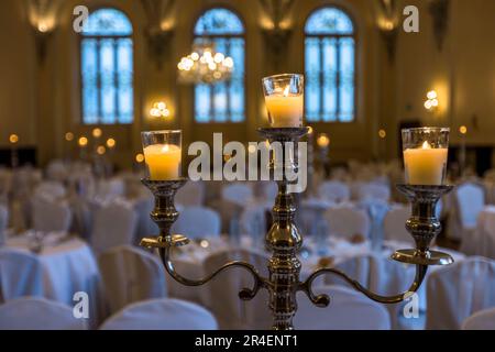 Sala barocca presso il Culinarium dell'Abbazia di San Pietro a Salisburgo, Austria. Il luogo per il concerto di Mozart Dinner a lume di candela. Alla musica di Wolfgang Amadeus Mozart viene servito un menu storico anno 1790, che termina sempre con il Salzburger Nockerln come dessert Foto Stock