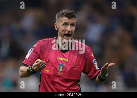 Milano, Italia. 27th maggio, 2023. Il Referee Daniele Orsato reagisce durante la Serie A alla partita di Giuseppe Meazza a Milano. Il credito di immagine dovrebbe essere: Jonathan Moskrop/Sportimage Credit: Sportimage Ltd/Alamy Live News Foto Stock