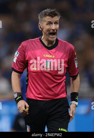 Milano, Italia. 27th maggio, 2023. Il Referee Daniele Orsato reagisce durante la Serie A alla partita di Giuseppe Meazza a Milano. Il credito di immagine dovrebbe essere: Jonathan Moskrop/Sportimage Credit: Sportimage Ltd/Alamy Live News Foto Stock