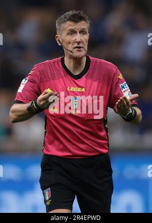 Milano, Italia. 27th maggio, 2023. Il Referee Daniele Orsato reagisce durante la Serie A alla partita di Giuseppe Meazza a Milano. Il credito di immagine dovrebbe essere: Jonathan Moskrop/Sportimage Credit: Sportimage Ltd/Alamy Live News Foto Stock